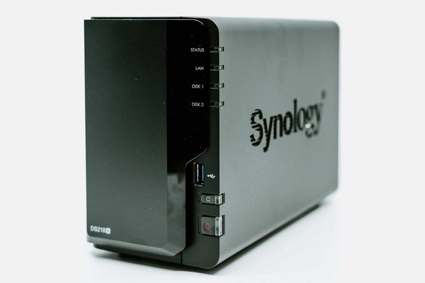 What are the critical steps to set up a RAID 6 array on a Synology DS1821+ for improved data protection?